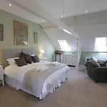 Thistlebank Townhouse 4*