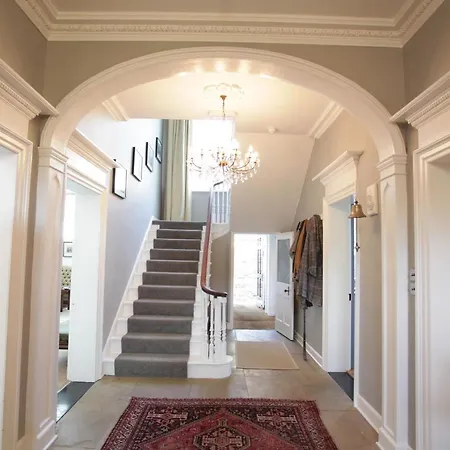 Thistlebank Townhouse 4*